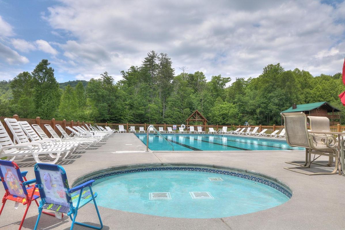 Bears Valley Inn - Great Location! - Peaceful, Children And Dog Friendly Retreat - Less Than 15 Min To All Attractions - Private Pool Club & Fishing Hole - Game Room With Tv Sevierville Exterior foto